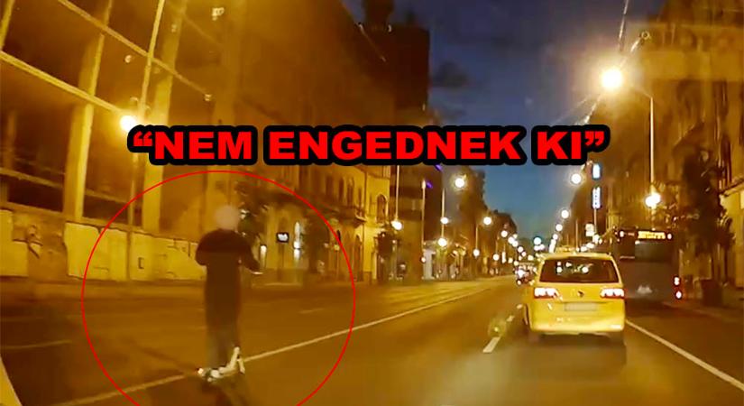VIDEÓ: Bajba került a rolleres a Rákóczi úton. Nagy volt a bizonytalanság