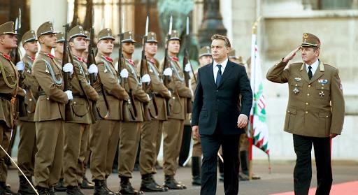 Orbán: Visszateszük a magyar hadsereget a térképre
