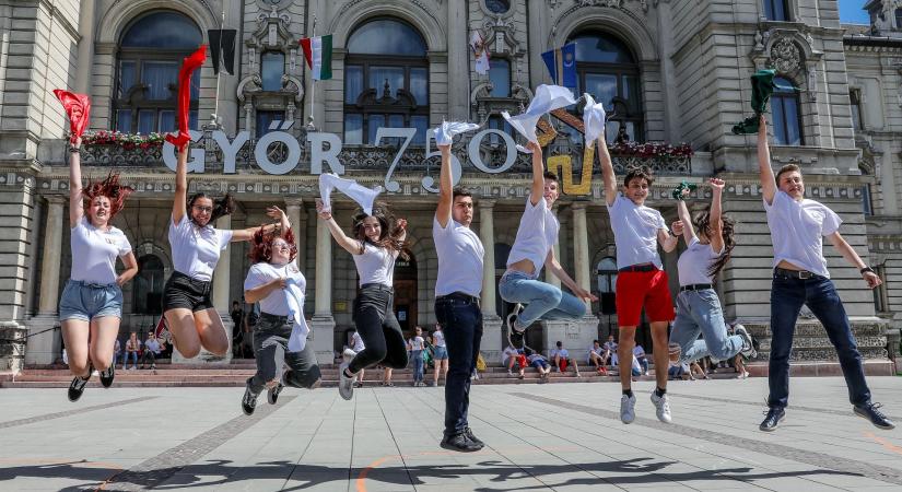 Flashmob 750 – Együtt táncoltak a győri középiskolások – fotók