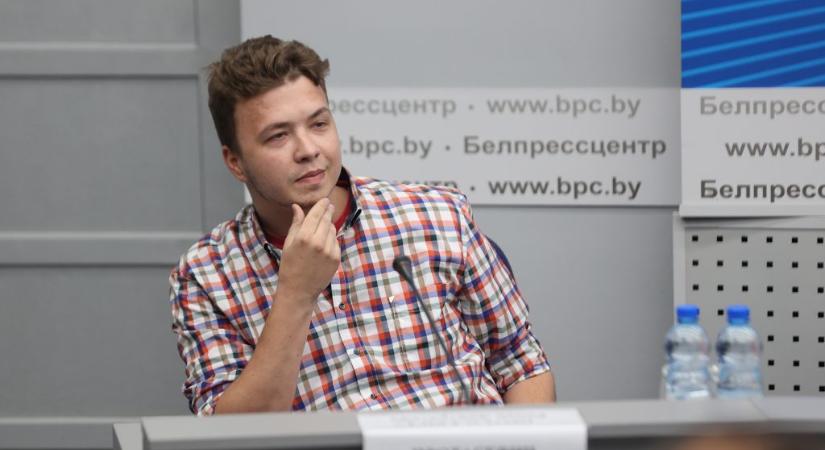 Kiültették egy sajtótájékoztatóra a fogva tartott Raman Prataszevicset a fehérorosz hatóságok