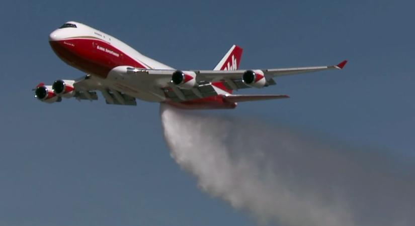 Közönséges áruszállítóvá alakítják vissza a világ egyetlen tűzoltó Boeing 747-esét