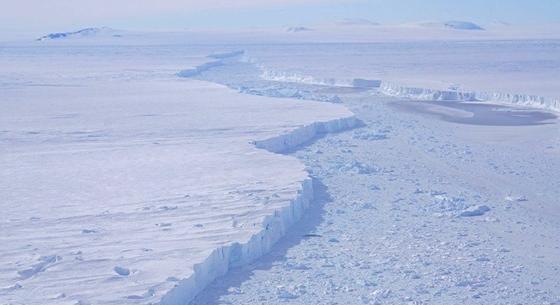 Baj van az Antarktiszon, gyorsan töredezik a jég utolsó védvonala