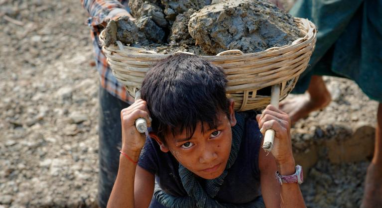 Gyermekmunkapiac: Vészesen romlik a globális helyzet