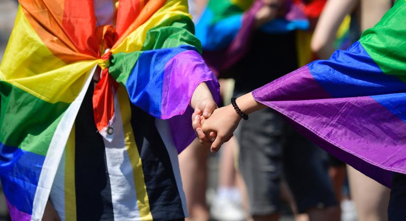 A magyarok 62 százaléka szerint azonos nemű párok ugyanolyan jól fel tudnak nevelni egy gyereket, mint a hetero szülők
