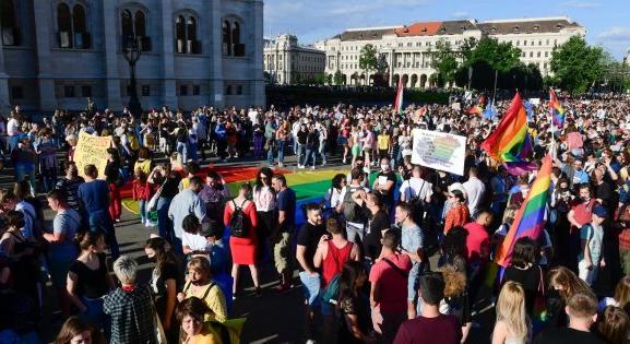 A külföldi sajtó is beszámolt a tegnapi Kossuth téri tüntetésről