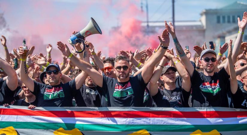 Több ezer magyar szurkoló vonul közösen a stadionhoz