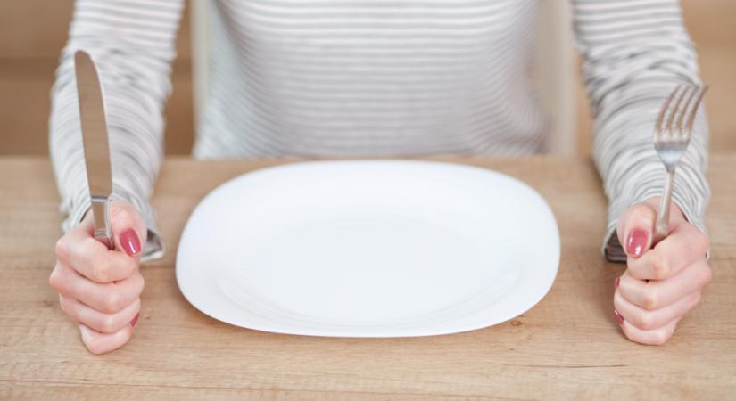 Így varázsolhatod újszerűvé az összekarcolt tányérokat