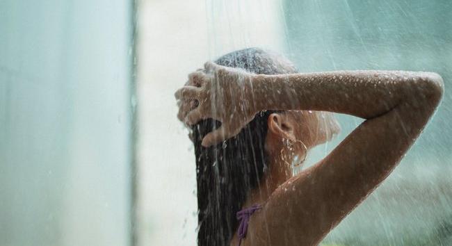 Figyelmeztetnek az orvosok: Ezt kerüld el, ha esténként zuhanyzol