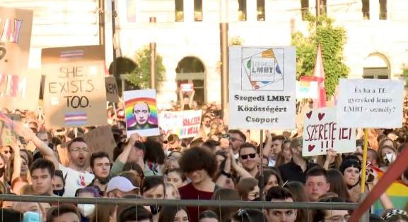 Ellenzéknek van arra javaslata, hogy kihez forduljon Orbán, ha nem tudja, mi a különbség a pedofilok és a homoszexuálisok között