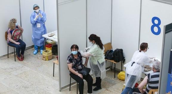 Románia vakcinaszállítmányokat függesztett fel, mert nem tudja felhasználni őket