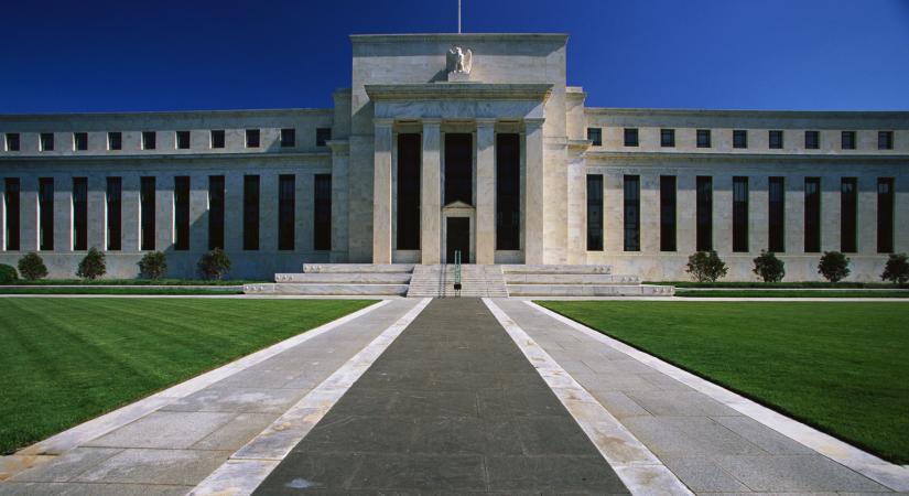 Perceken belül jön a hét legfontosabb eseménye – Mit szól a Fed az elszálló inflációhoz?