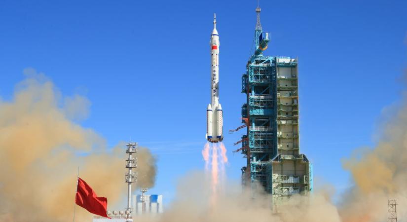 Megérkeztek az űrhajósok Kína első valódi űrállomásának központi moduljára