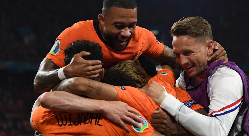 Hollandia könnyedén nyert, élvezetes meccsen biztosította be a csoportelsőségét