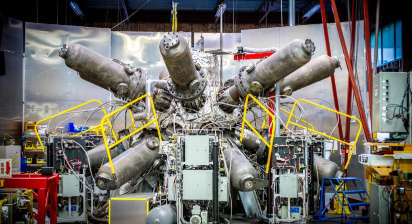 Új fúziós reaktor épül Nagy-Britanniában, amely óriásmágnesek nélkül működik majd