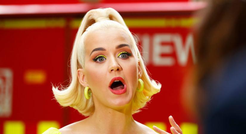 Az ősz hajú, ráncos Katy Perry fotója mindent visz