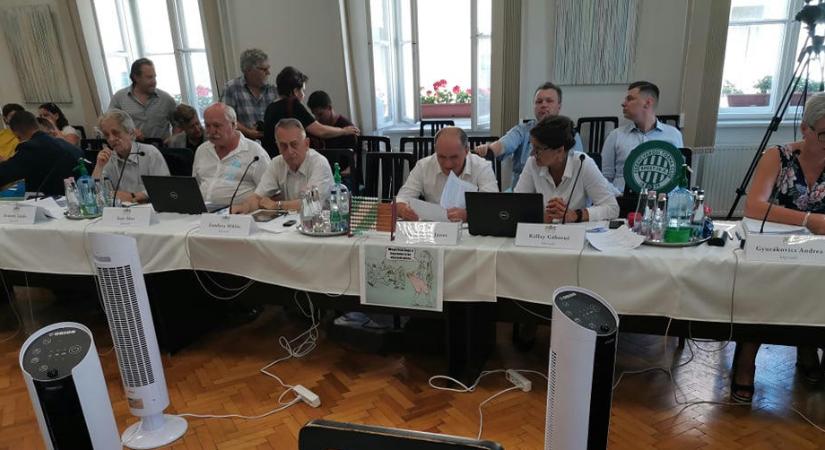 Ferencváros korábbi polgármestere visszaadja képviselői mandátumát