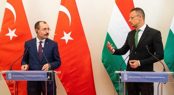 Szijjártó: a kormány különlegesen fontosnak tekinti a török-magyar együttműködést