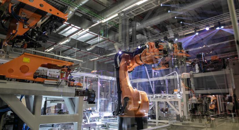 Alkatrészhiány miatt áll a járműgyártás az Audiban Győrben