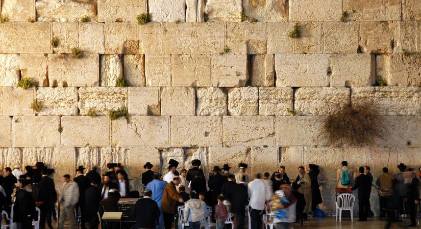 Izrael egyenlőnek fogja elismerni a judaizmus minden áramlatát