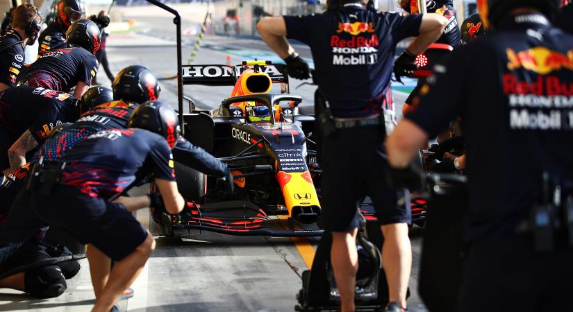 F1: Újra a Red Bullt támadja a Mercedes