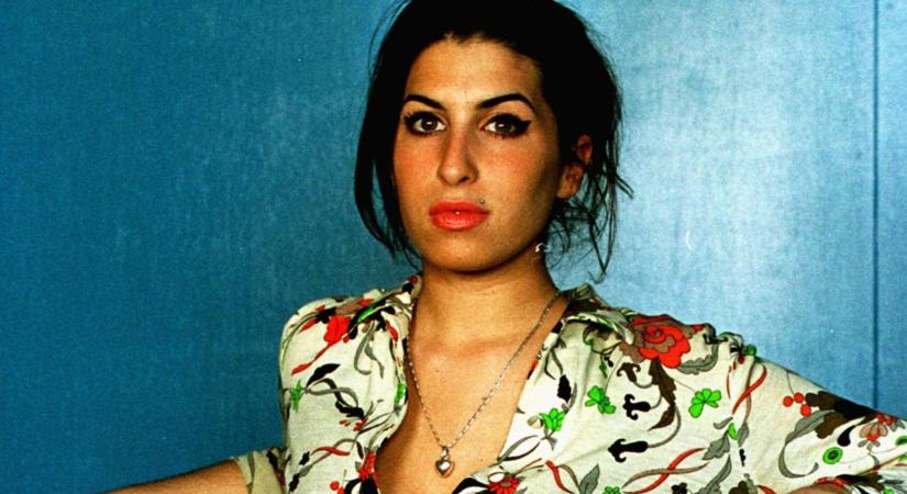 Szobrot kap Belgrádban Amy Winehouse