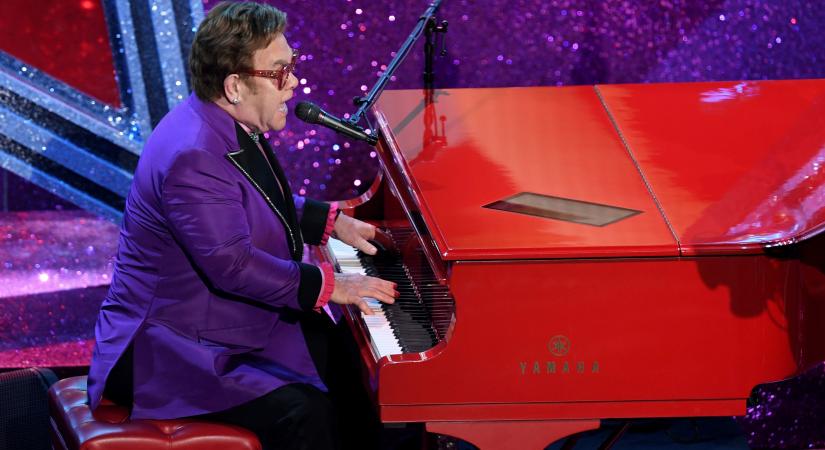 Több tízmillióért kelt el Elton John papírra írt dalszövege, amit Diana temetésén adott elő
