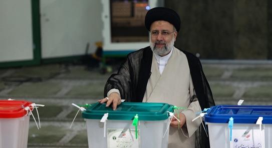 A keményvonalas Raiszi nyerhette az iráni elnökválasztást