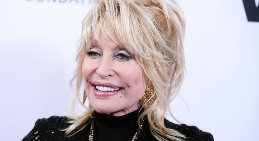 Dolly Parton a plasztikai műtétjei előtt: ritkán látott fotókat mutatunk az énekesnőről
