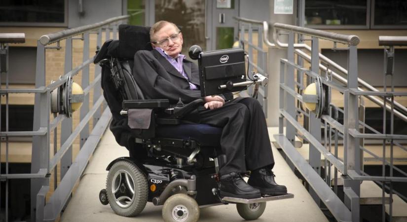 Szuper munka: levéltárost keresnek Stephen Hawking 10 ezer oldalas achívumának katalogizálására