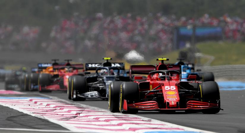 F1: Két éve ismert hiba miatt szerepelt le a Ferrari