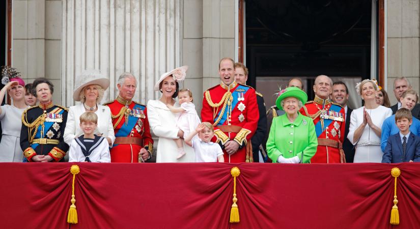 Milyen identitásképző szerepe van a brit királyi családnak?