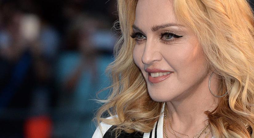 Madonna 62 évesen is simán melleket villant