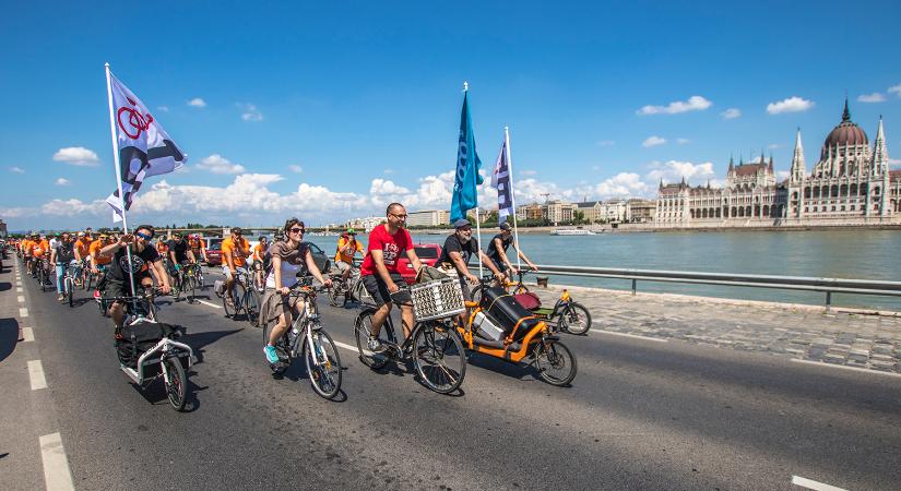 15000-en voltak az I bike Budapest bringás felvonuláson