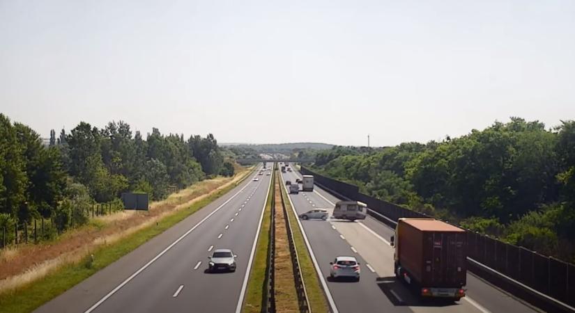 Drámai felvételeket közölt a Magyar Közút az M3-as autópályán történt súlyos balesetről