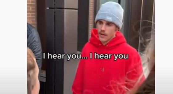 Justin Bieber nagyon kedvesen küldte el a fenébe a rajongóit (videó)