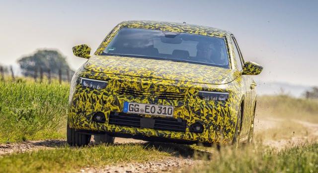 Célegyenesben az új Opel Astra tesztelése: mutatjuk, mit bír!
