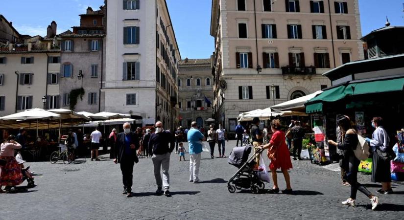 Olaszországban eltörölték a kötelező szájmaszk-használatot szabadtéren