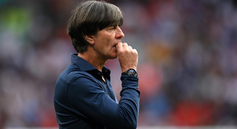 Joachim Löw már megint furcsa dolgot csinált ujjaival az angol-német meccsen
