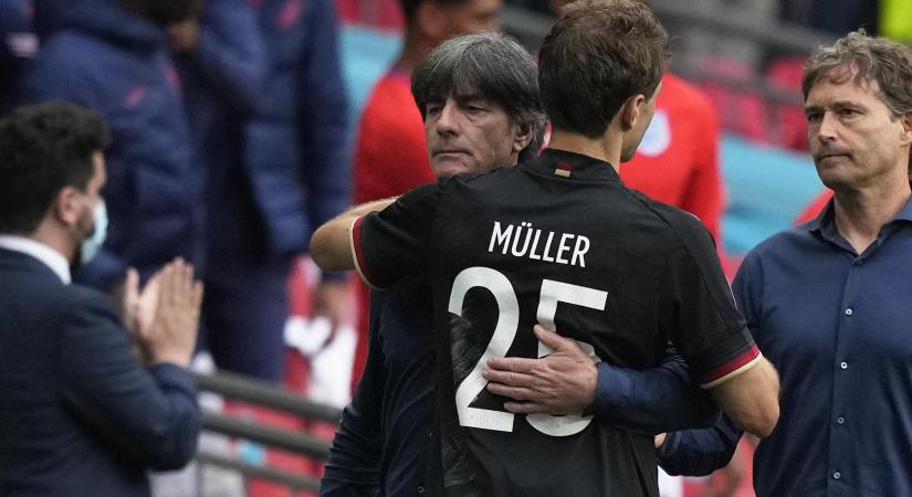 A német csapat gyáva és lélektelen játéka miatt bírálják Joachim Löwöt az angolok elleni Eb-kiesés után
