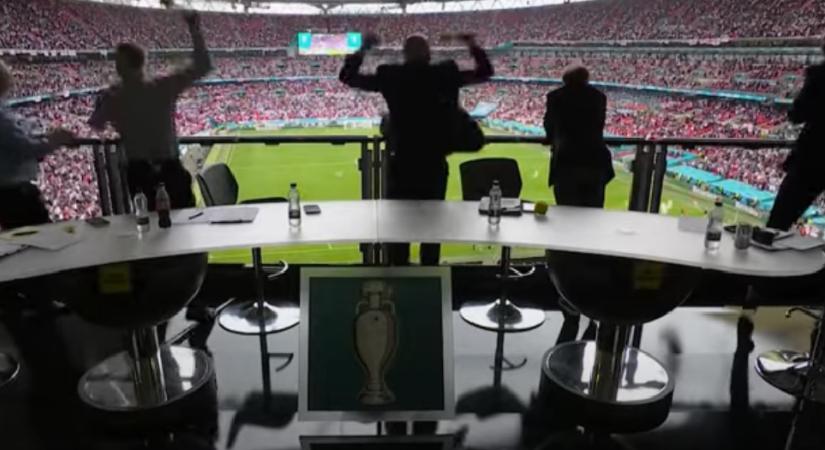 A legendás angol focisták ugrálva ünnepelték a győzelmet a tévéstúdióban - videó