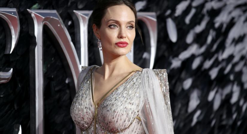 A 46 éves Angelina Jolie öltözéke mindig elképesztően elegáns: a vadóc lányból kifinomult nő lett