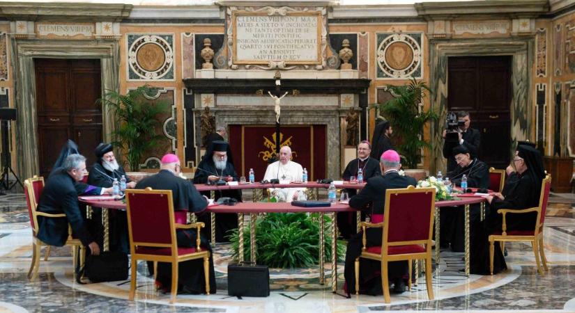 Libanoni keresztényekkel találkozott Ferenc pápa