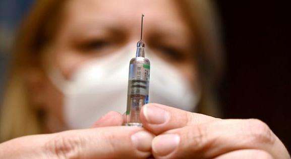 AstraZeneca után mRNS-alapú vakcinát javasolnak második oltásnak