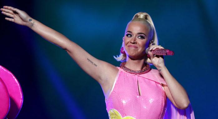 Katy Perry büszkén vállalja szülés utáni alakját