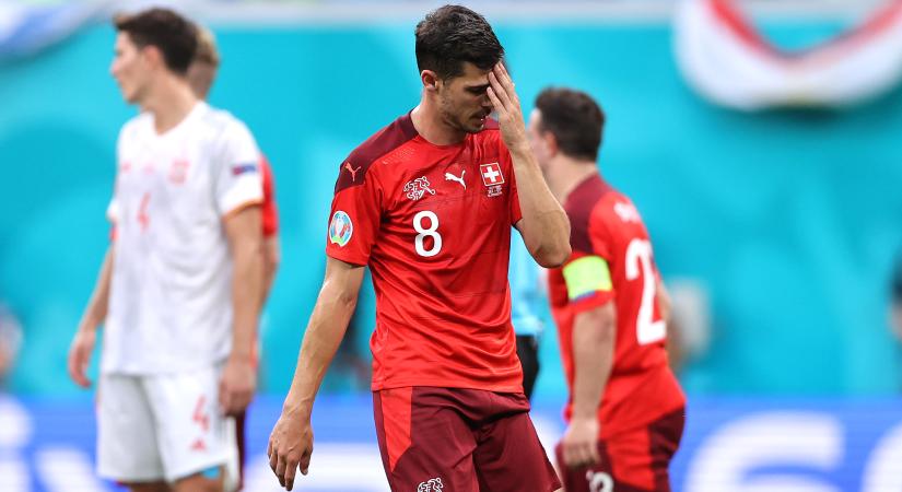 Kegyetlenül durva szabálytalanság után állították ki a svájci focistát