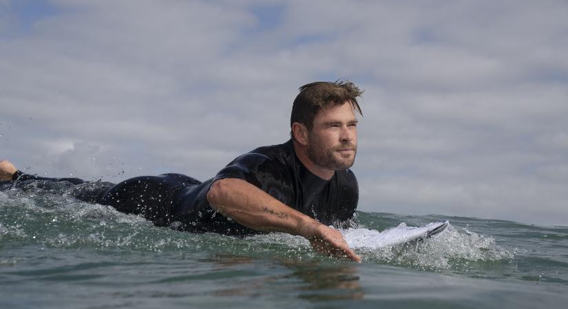 Chris Hemsworth rajong a cápákért