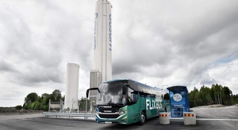 Cseppfolyósított biogázzal hajtott Scania Interlinket tesztel a FlixBus