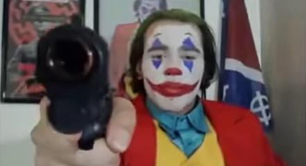 30 évre ítélte a bíróság a Jokerként parádézó neonáci vloggert