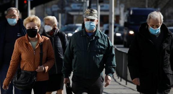 Figyelmeztet a biológus: aki nagyobb biztonságot szeretne, továbbra is hordja a maszkot