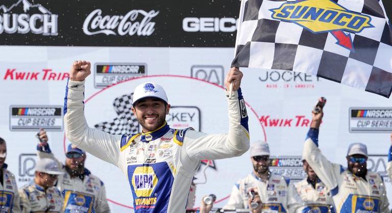 NASCAR: Ismét elfoglalta trónját a Cup road-királya